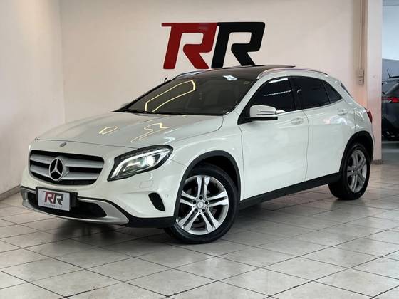 MERCEDES-BENZ GLA 200 1.6 CGI VISION 16V TURBO FLEX 4P AUTOMÁTICO